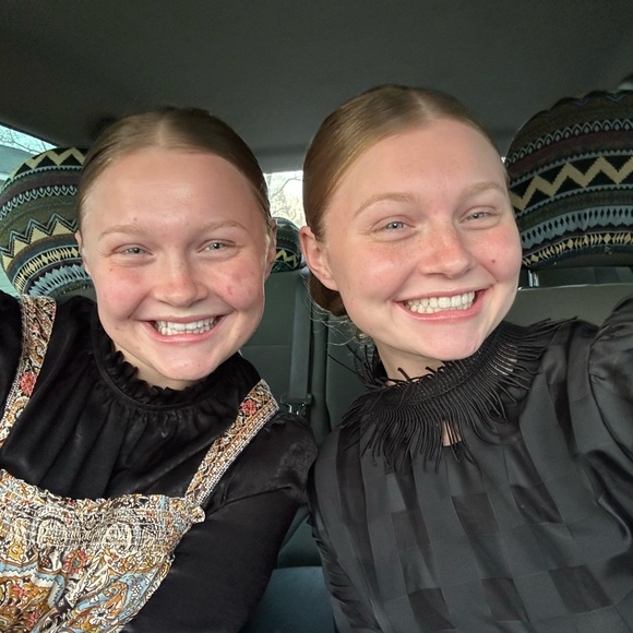 Meet your Posher, Andrea - Picture 3 of 8